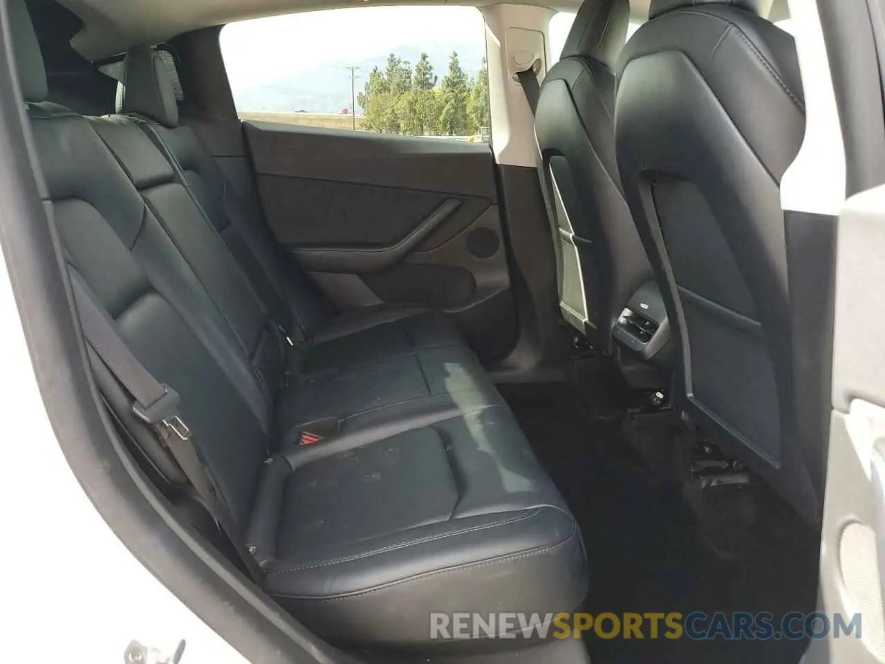 10 Photograph of a damaged car 7SAYGDEE9NF437856 TESLA MODEL Y 2022