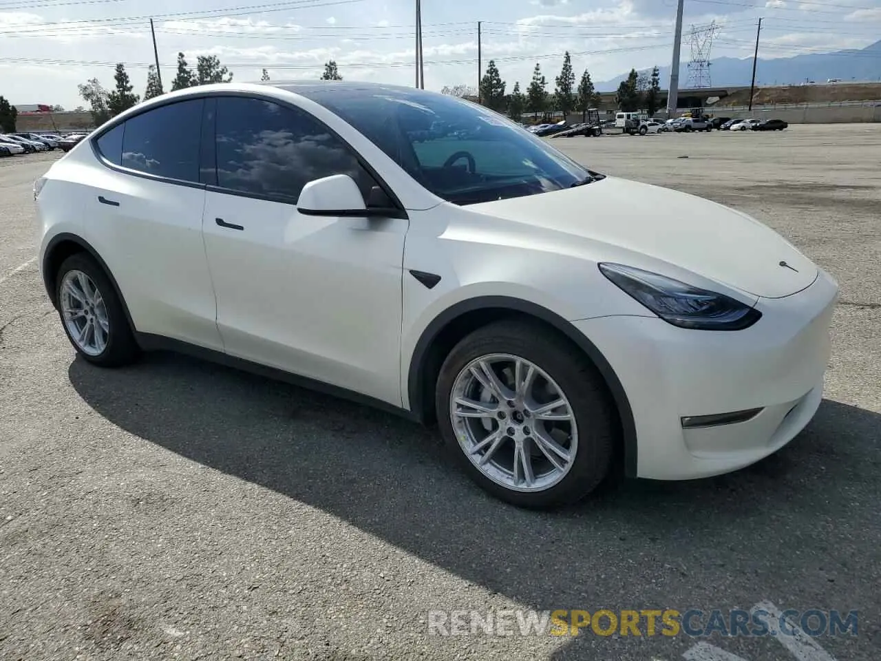 4 Photograph of a damaged car 7SAYGDEE9NF437856 TESLA MODEL Y 2022