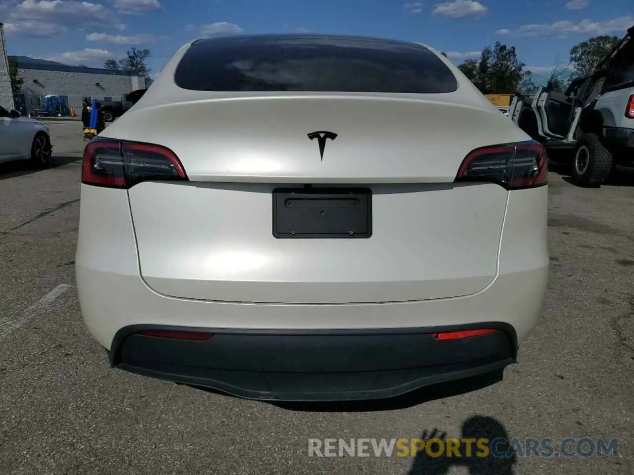 6 Photograph of a damaged car 7SAYGDEE9NF437856 TESLA MODEL Y 2022