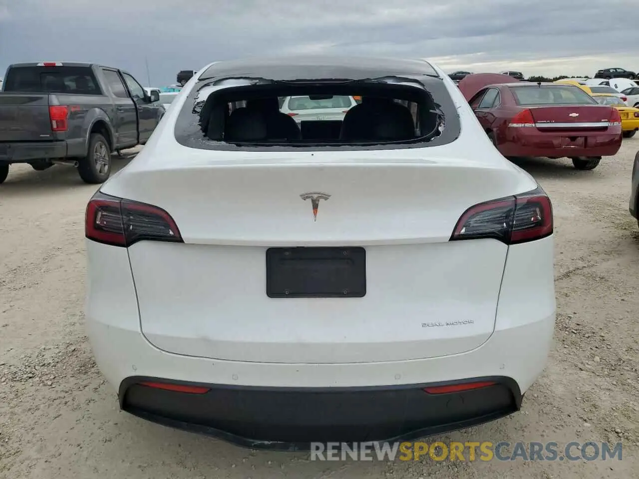 6 Photograph of a damaged car 7SAYGDEE9NF460196 TESLA MODEL Y 2022