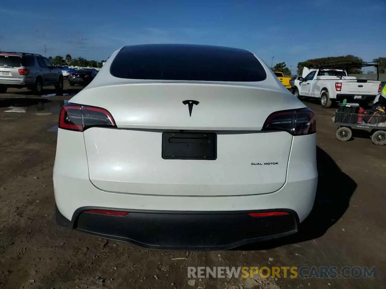 6 Photograph of a damaged car 7SAYGDEE9NF511079 TESLA MODEL Y 2022