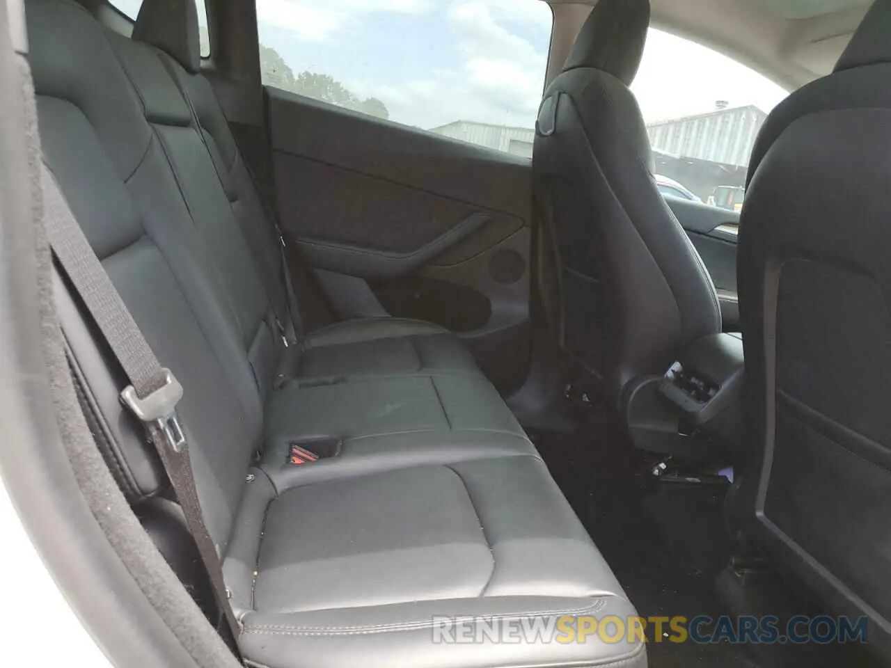 10 Photograph of a damaged car 7SAYGDEEXNA011879 TESLA MODEL Y 2022