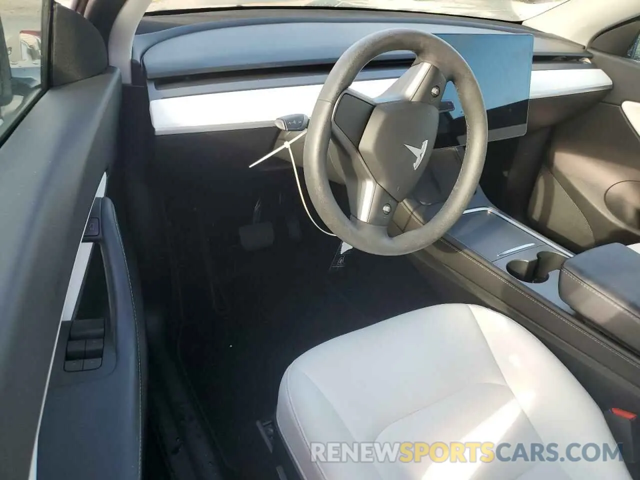 8 Photograph of a damaged car 7SAYGDEEXNF310825 TESLA MODEL Y 2022