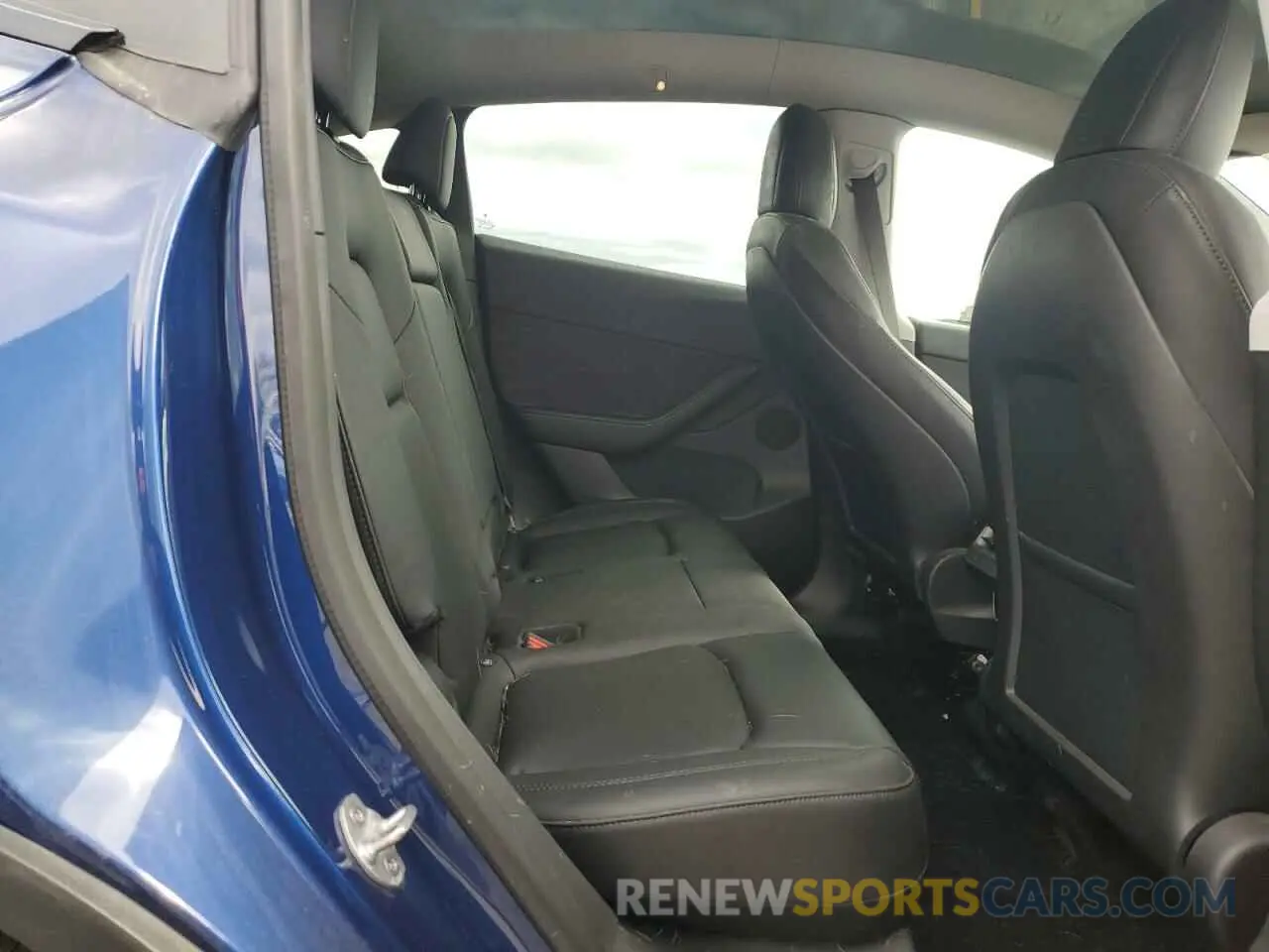 10 Photograph of a damaged car 7SAYGDEEXNF325289 TESLA MODEL Y 2022