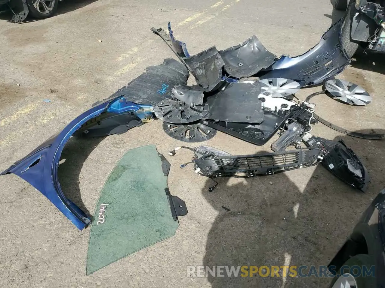 12 Photograph of a damaged car 7SAYGDEEXNF325289 TESLA MODEL Y 2022