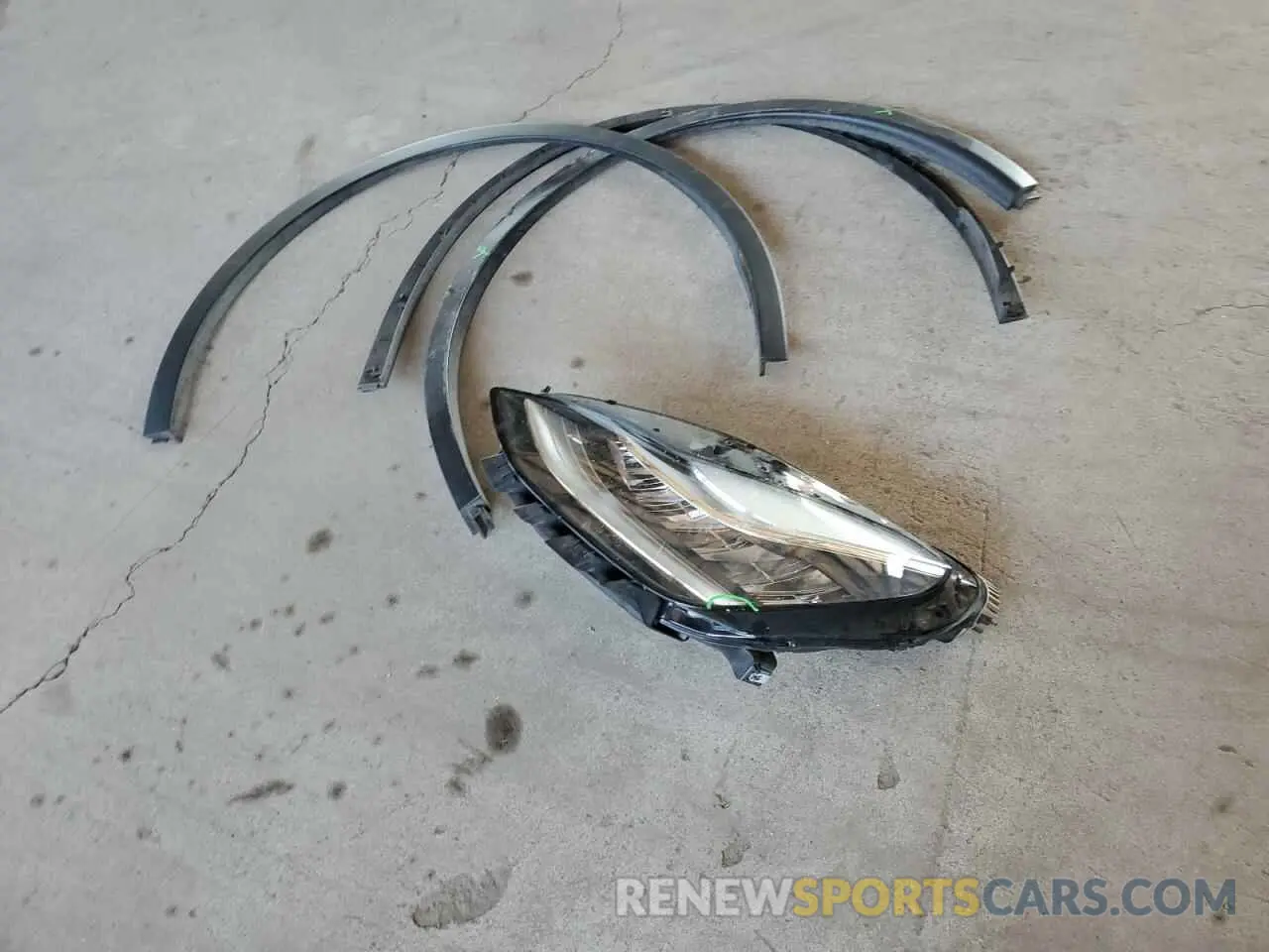 13 Photograph of a damaged car 7SAYGDEEXNF339824 TESLA MODEL Y 2022