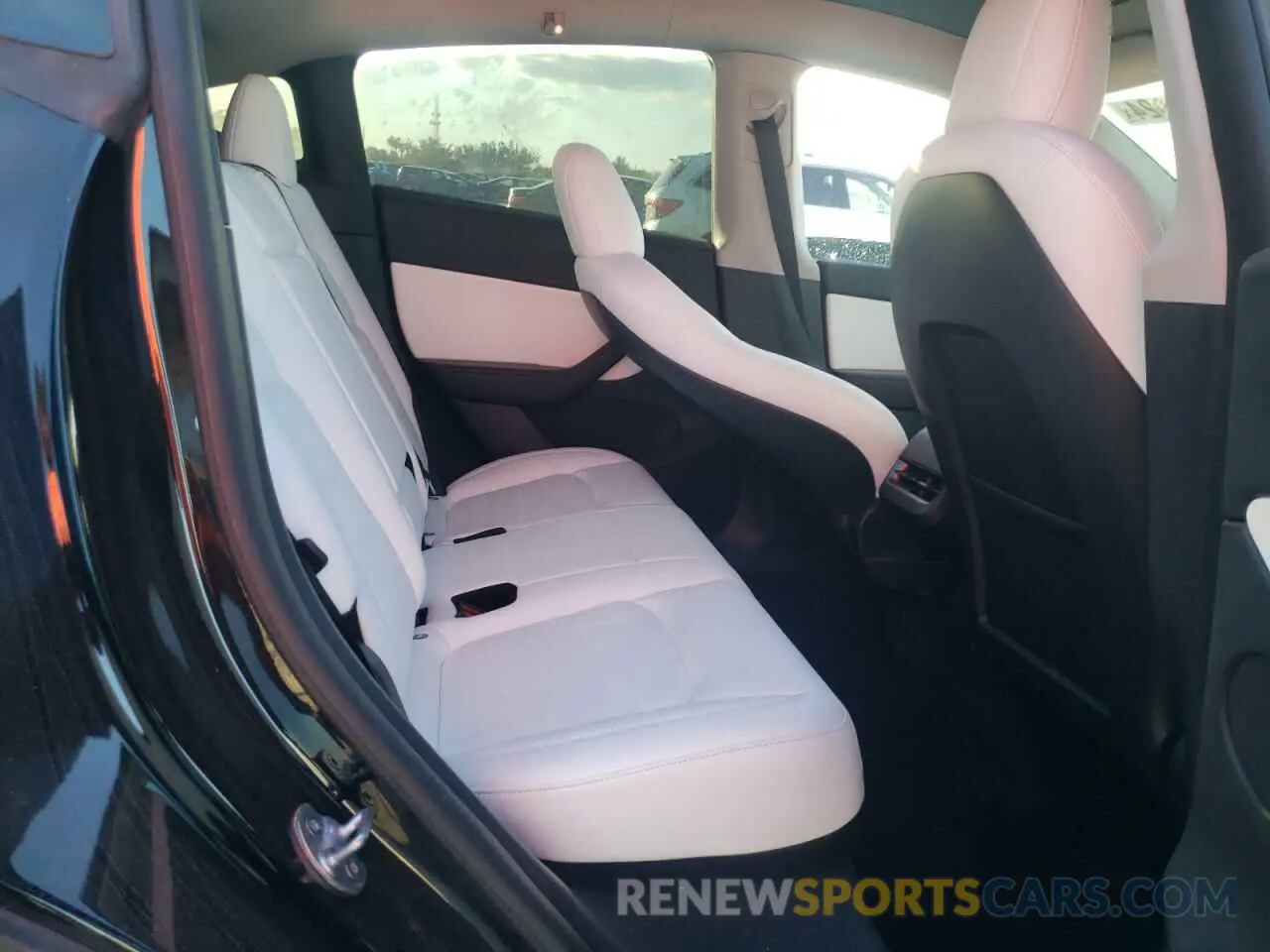 10 Photograph of a damaged car 7SAYGDEEXNF384049 TESLA MODEL Y 2022