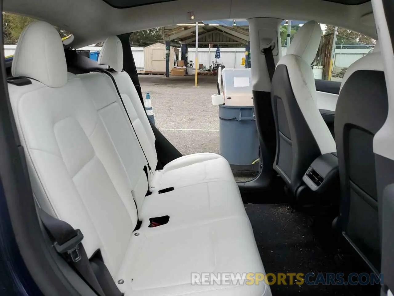 11 Photograph of a damaged car 7SAYGDEEXNF415400 TESLA MODEL Y 2022