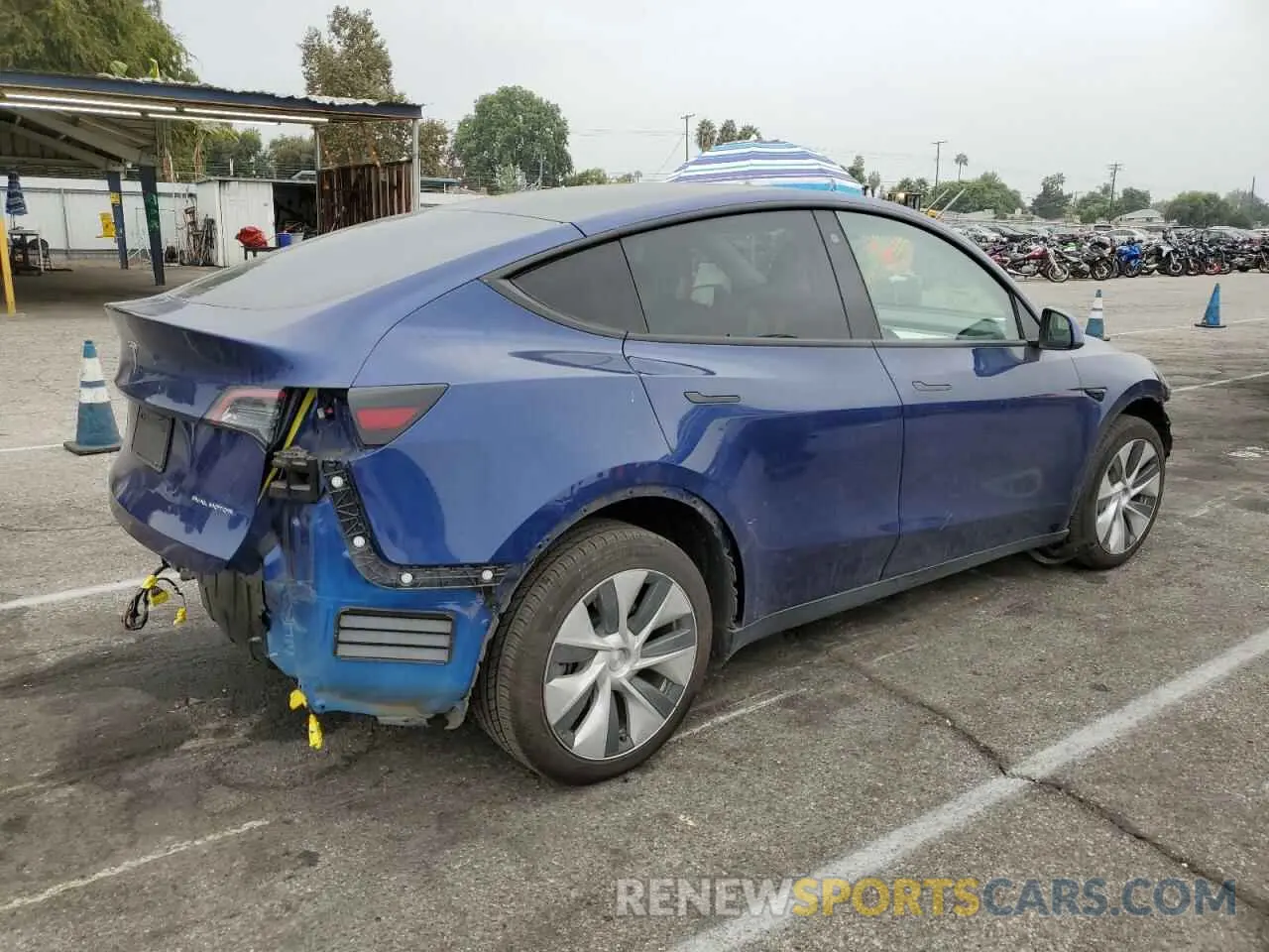 3 Photograph of a damaged car 7SAYGDEEXNF415400 TESLA MODEL Y 2022
