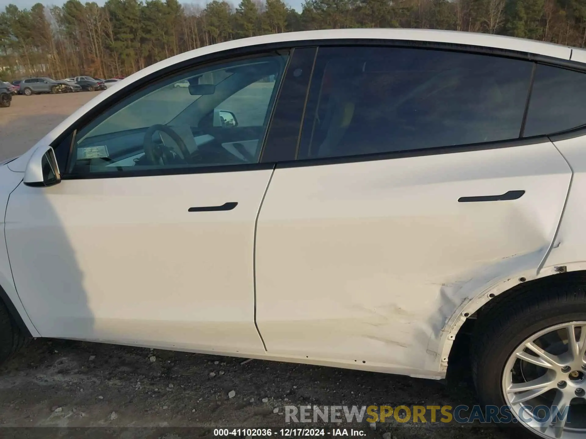 15 Photograph of a damaged car 7SAYGDEEXNF425392 TESLA MODEL Y 2022