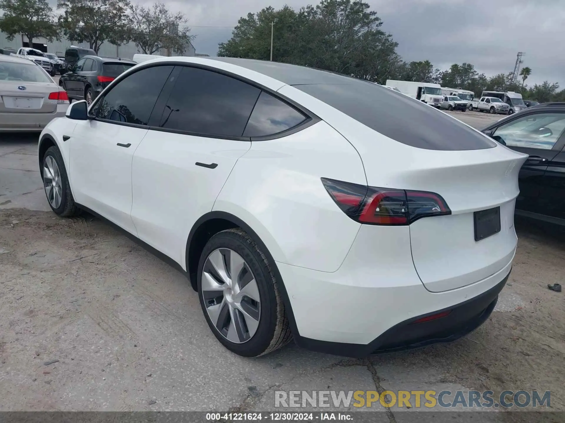 3 Photograph of a damaged car 7SAYGDEEXNF442760 TESLA MODEL Y 2022