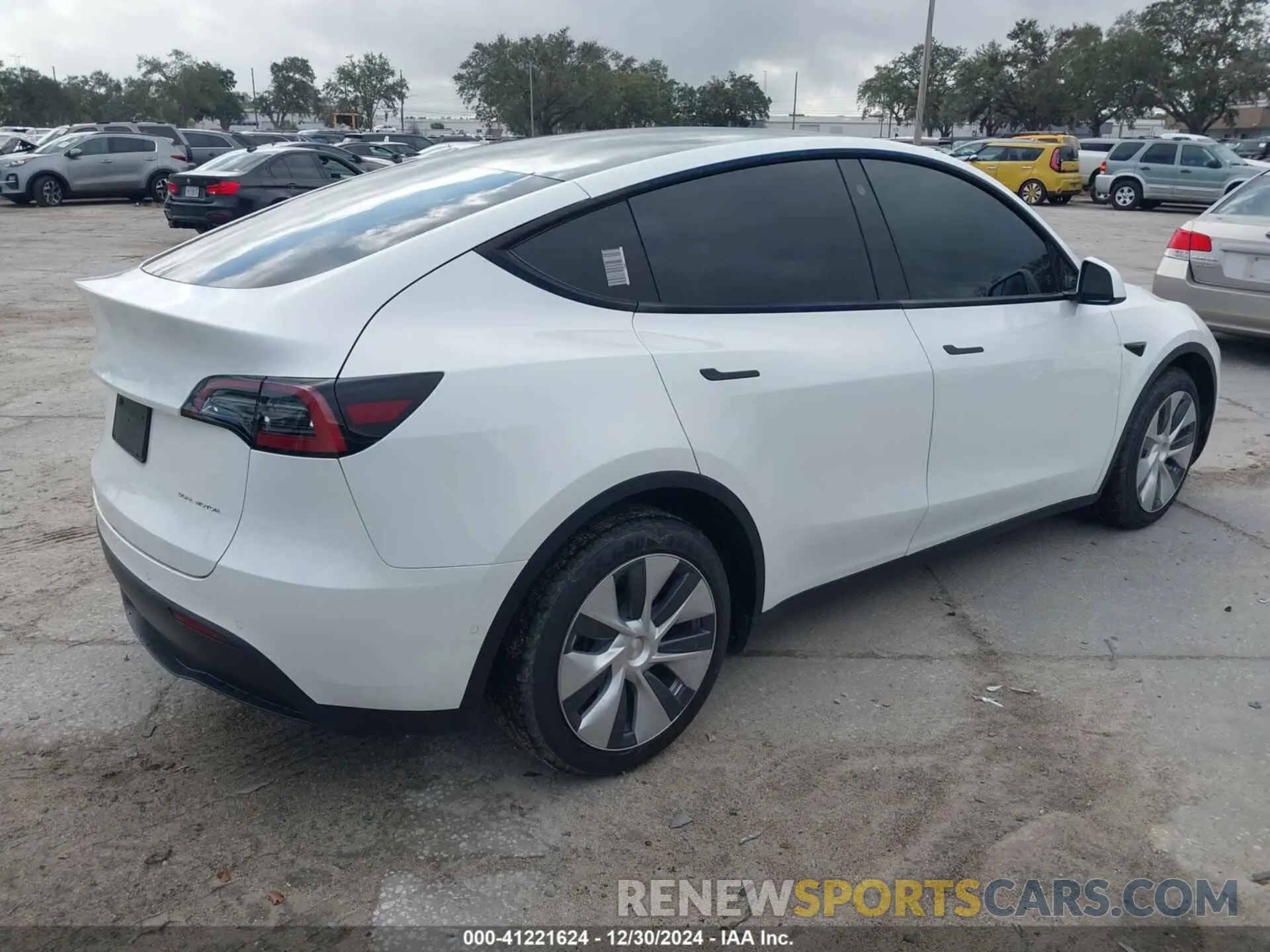 4 Photograph of a damaged car 7SAYGDEEXNF442760 TESLA MODEL Y 2022