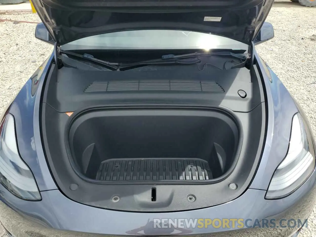 11 Photograph of a damaged car 7SAYGDEF0NF376986 TESLA MODEL Y 2022