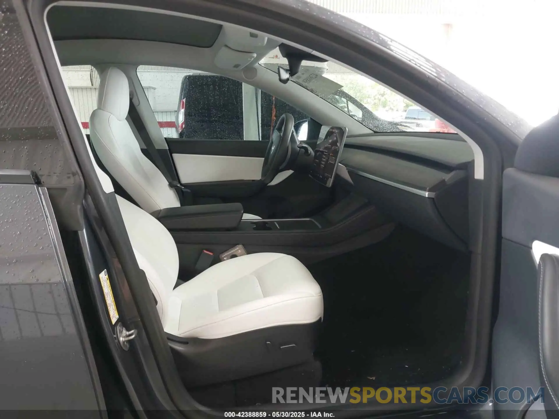 5 Photograph of a damaged car 7SAYGDEF0NF451010 TESLA MODEL Y 2022