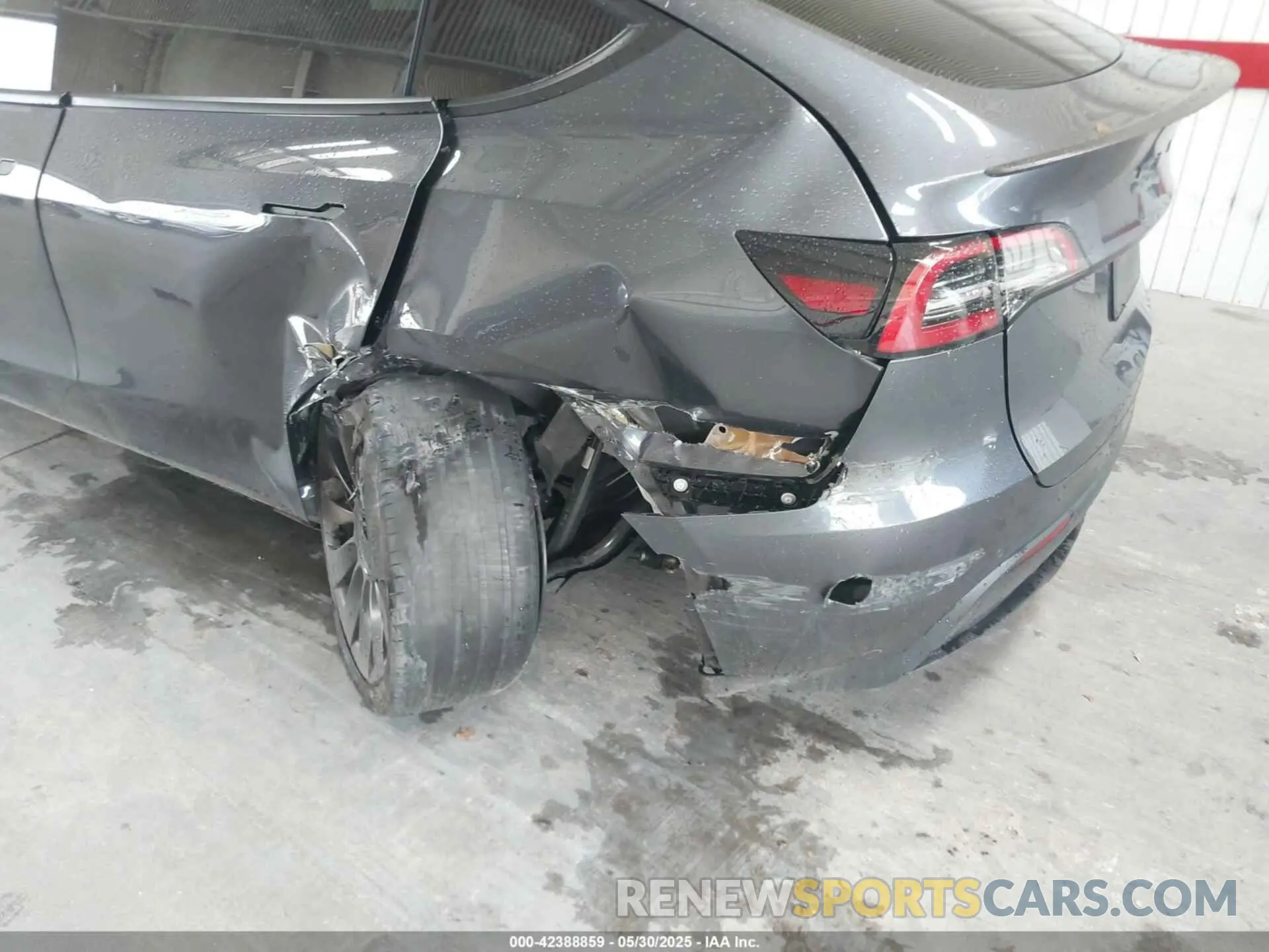 6 Photograph of a damaged car 7SAYGDEF0NF451010 TESLA MODEL Y 2022