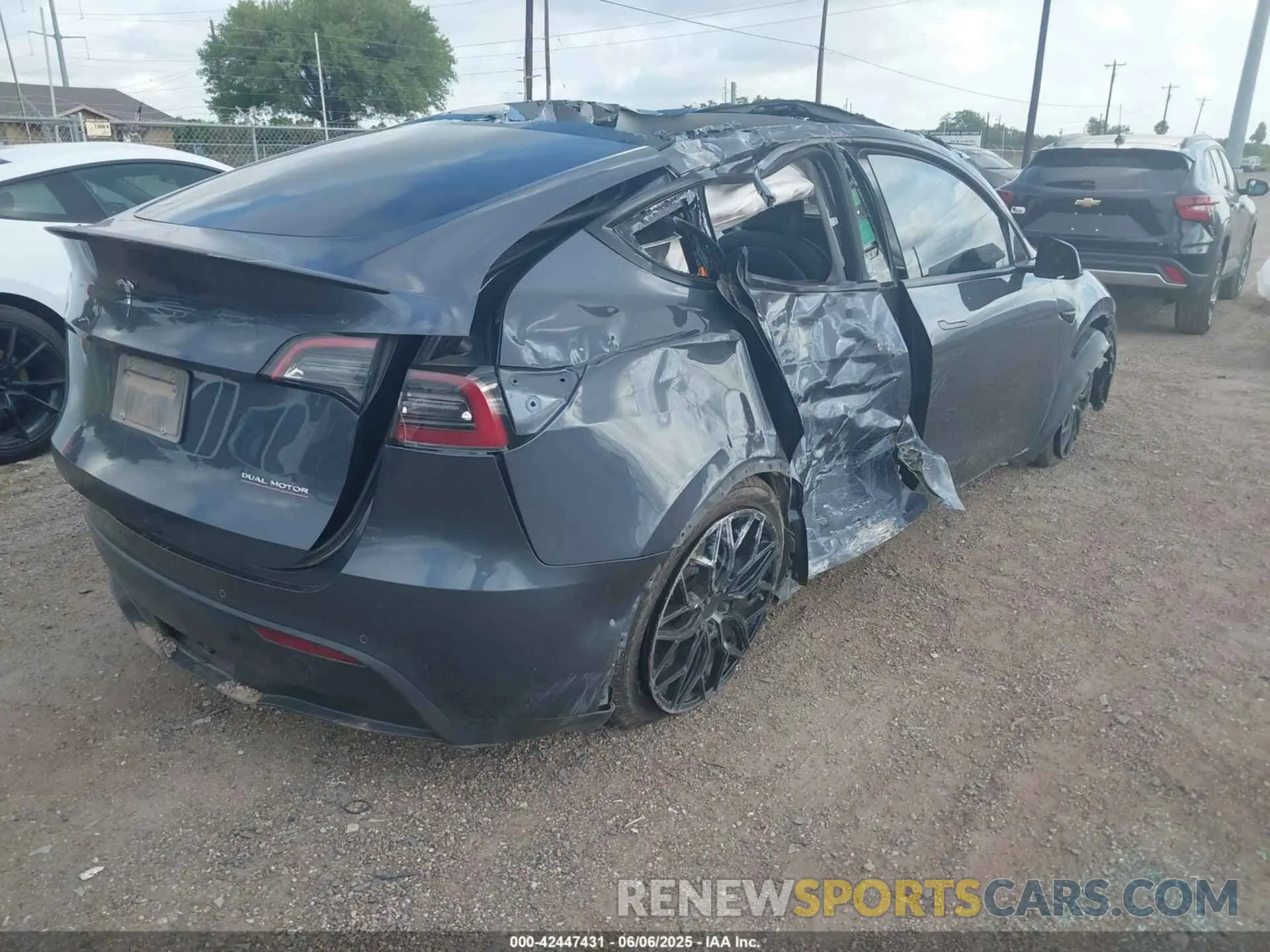 4 Фотография поврежденного автомобиля 7SAYGDEF0NF451671 TESLA MODEL Y 2022