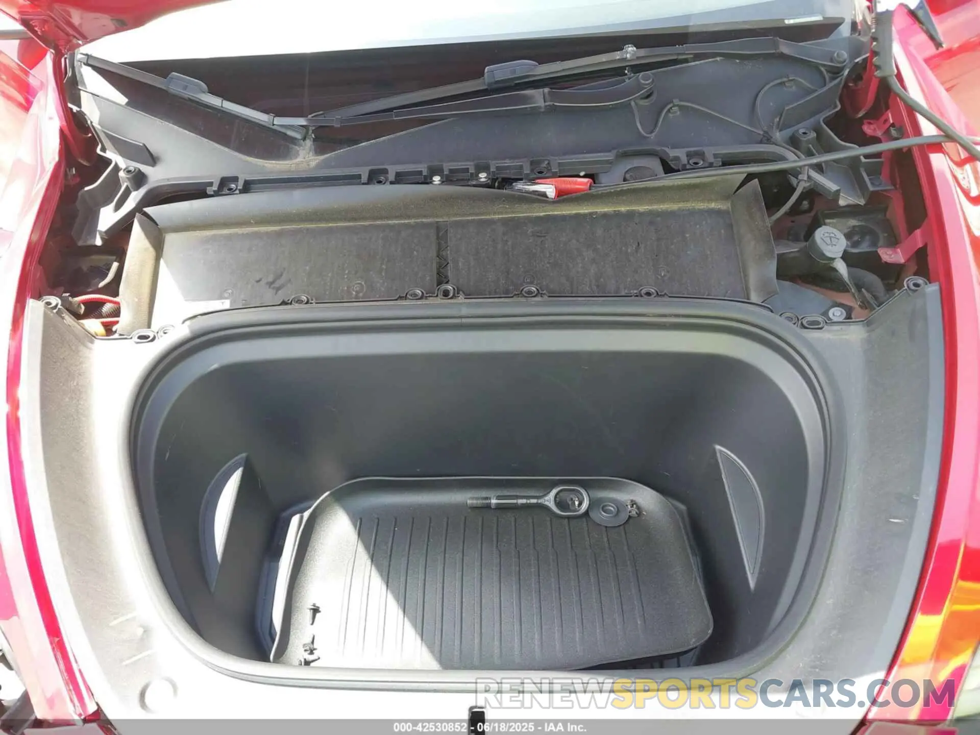 10 Photograph of a damaged car 7SAYGDEF0NF465537 TESLA MODEL Y 2022