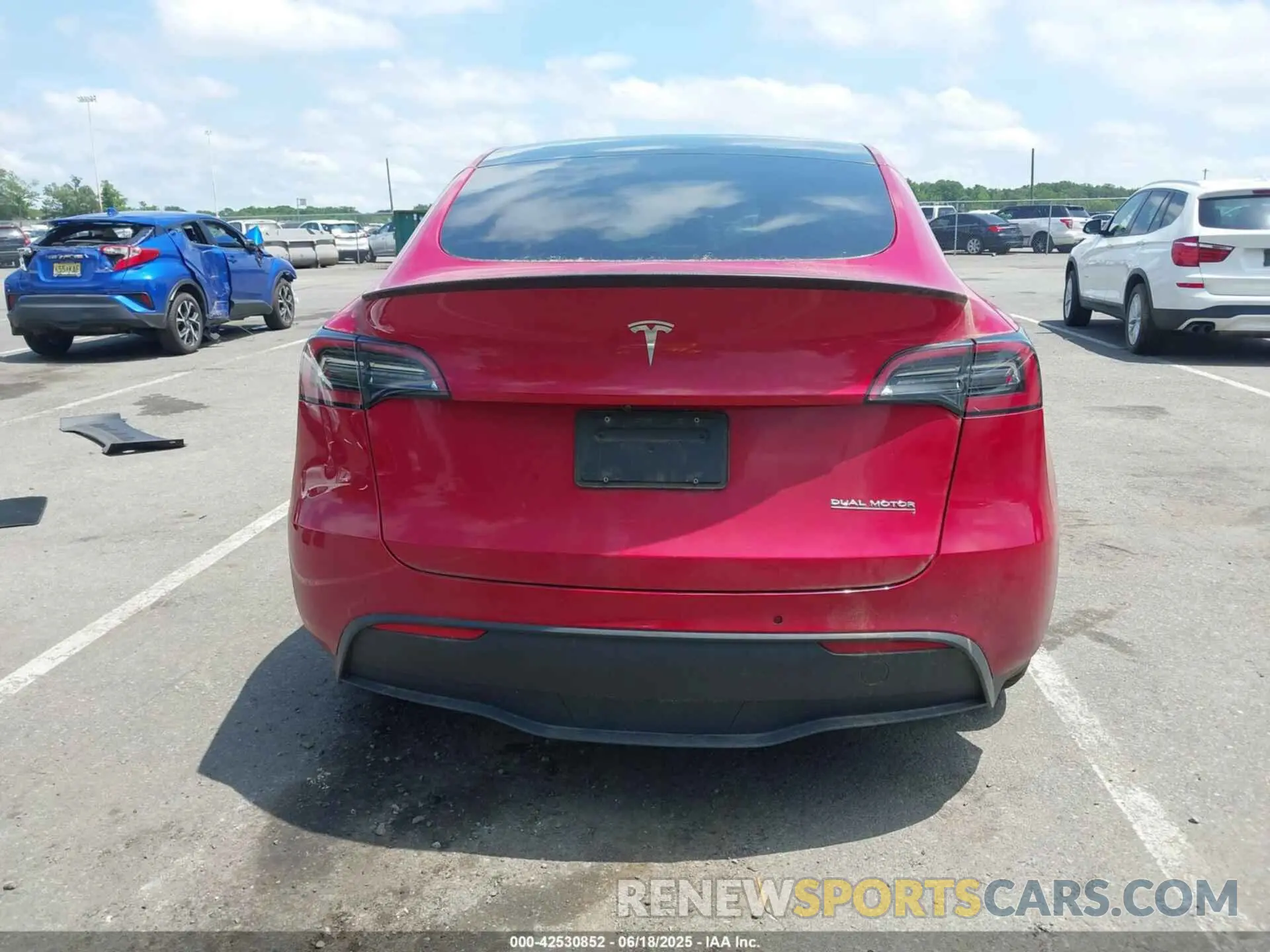 16 Photograph of a damaged car 7SAYGDEF0NF465537 TESLA MODEL Y 2022