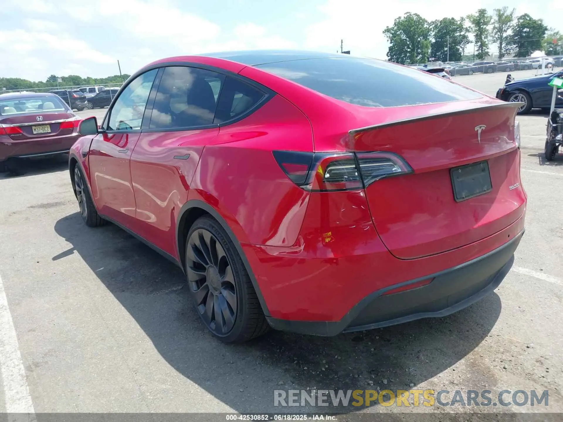 3 Photograph of a damaged car 7SAYGDEF0NF465537 TESLA MODEL Y 2022