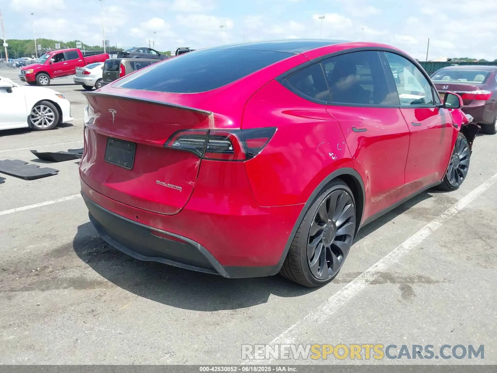 4 Photograph of a damaged car 7SAYGDEF0NF465537 TESLA MODEL Y 2022