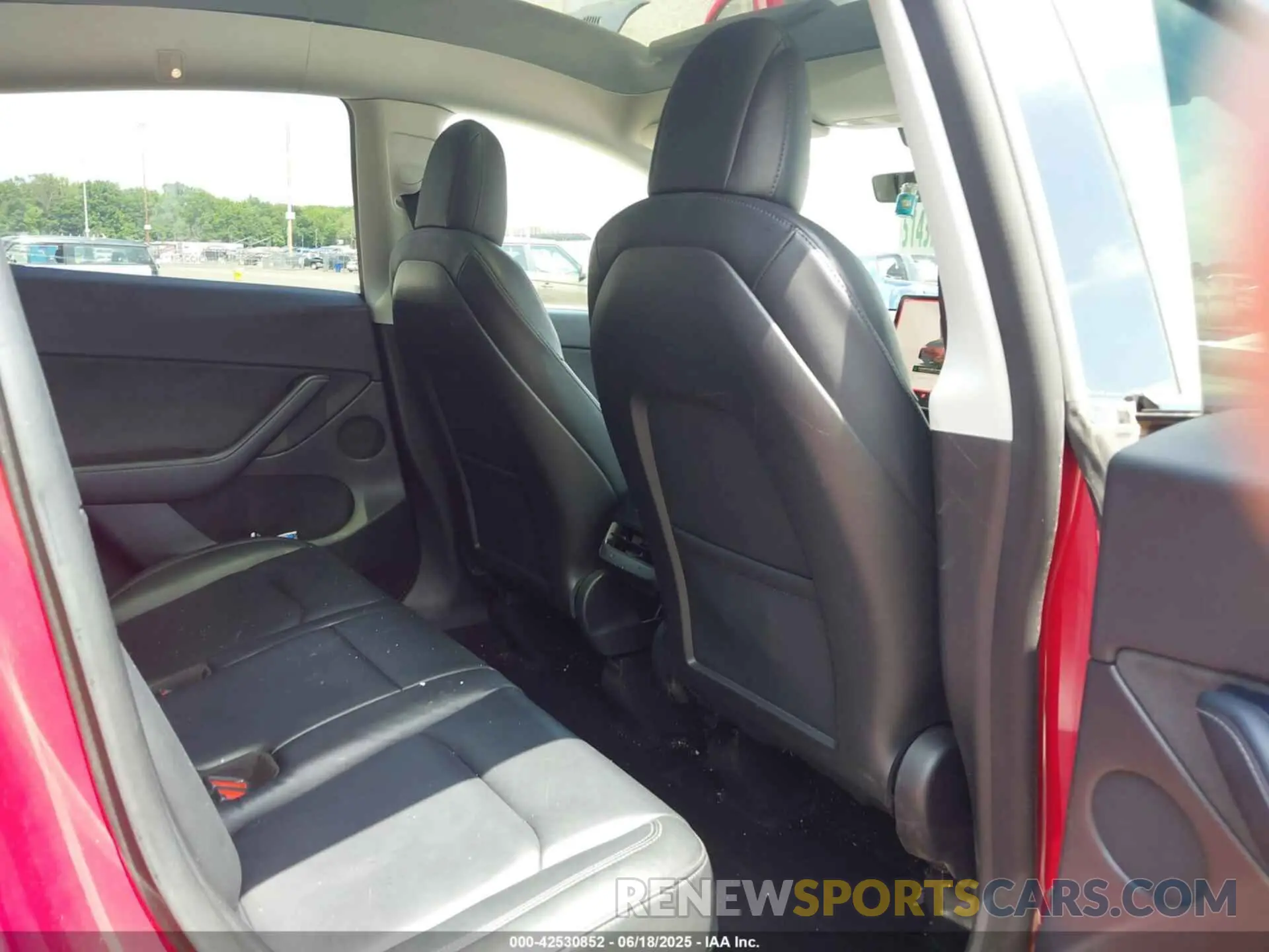8 Photograph of a damaged car 7SAYGDEF0NF465537 TESLA MODEL Y 2022
