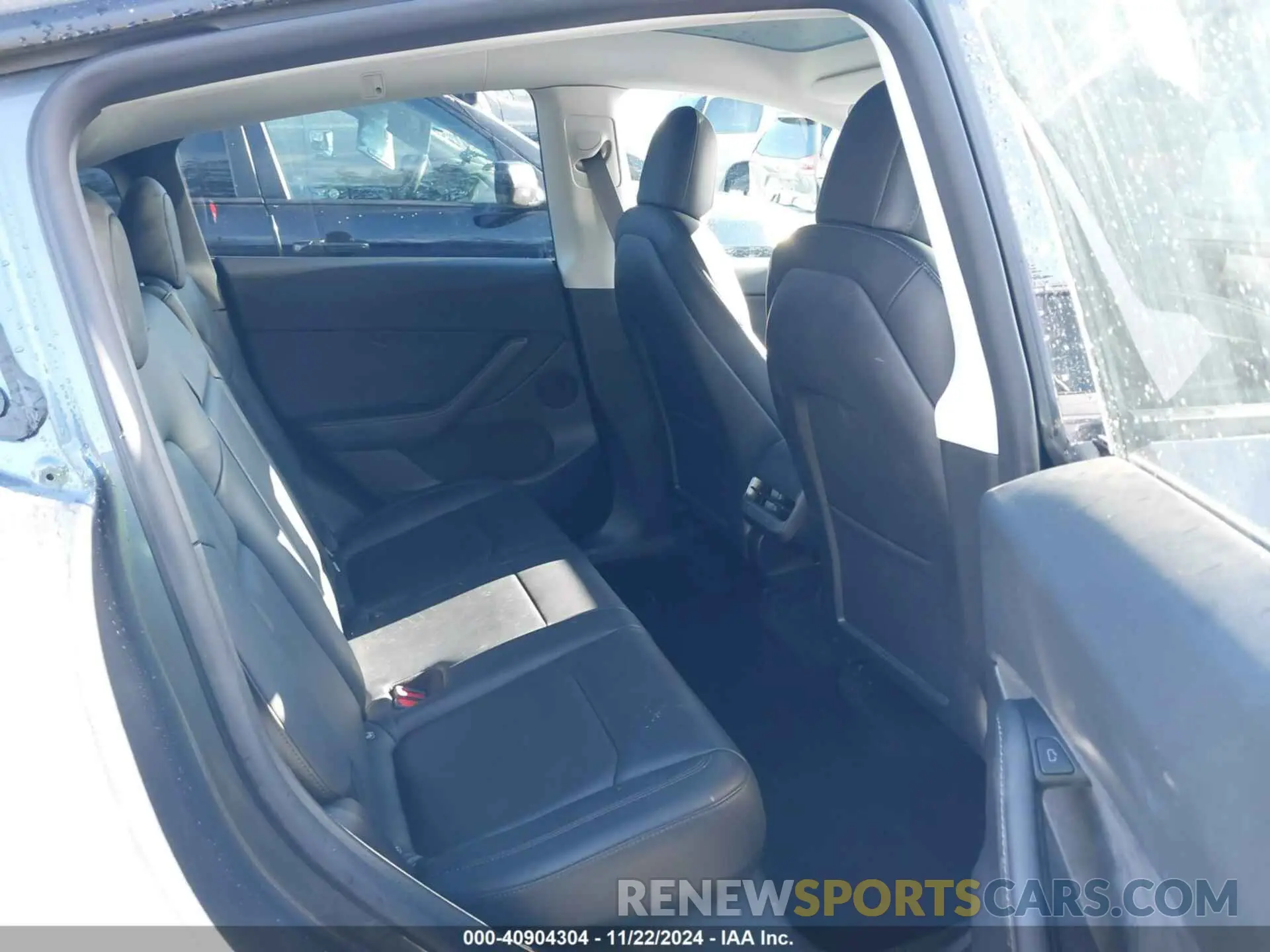 8 Photograph of a damaged car 7SAYGDEF0NF488753 TESLA MODEL Y 2022