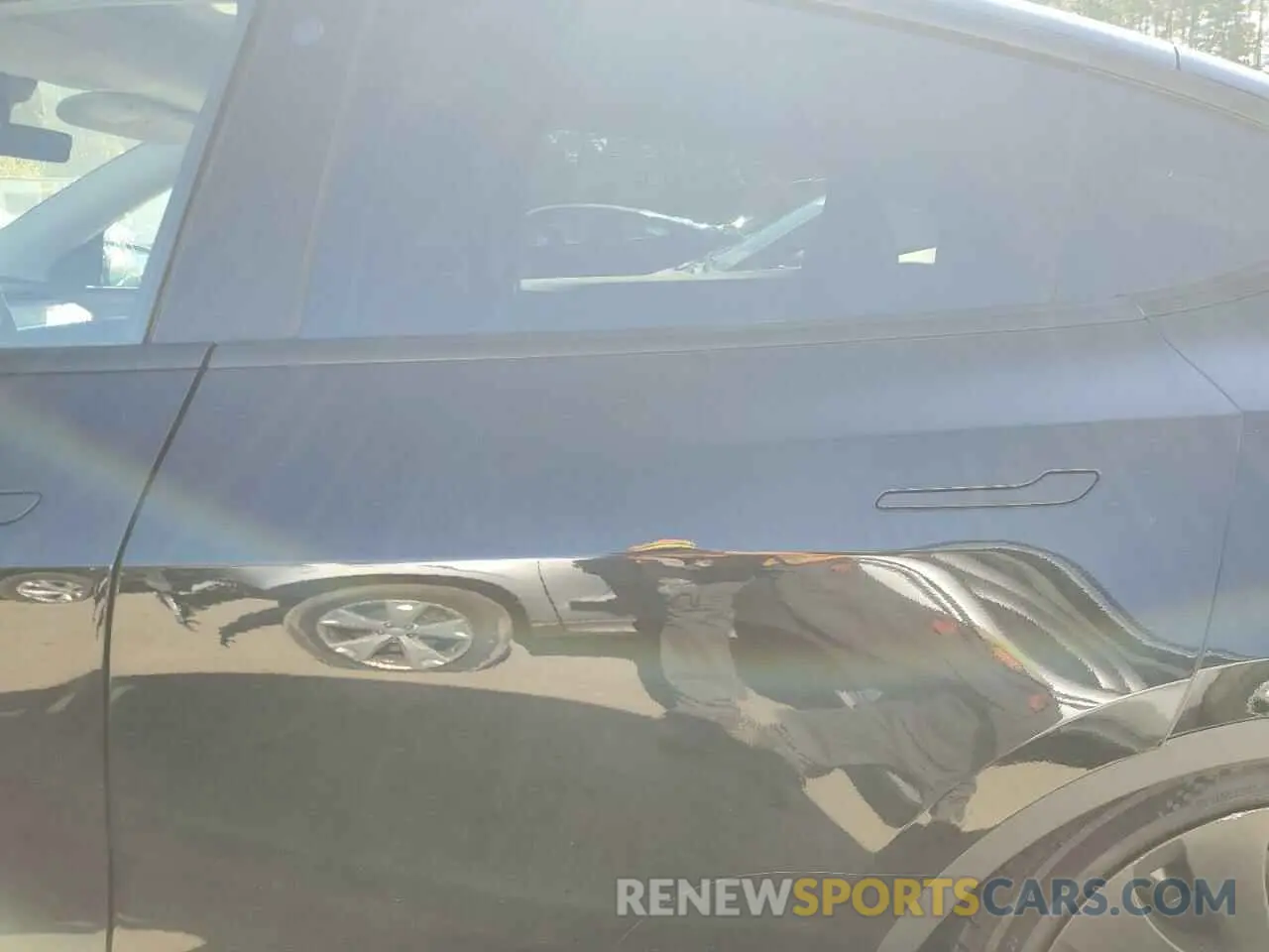 10 Photograph of a damaged car 7SAYGDEF0NF572135 TESLA MODEL Y 2022