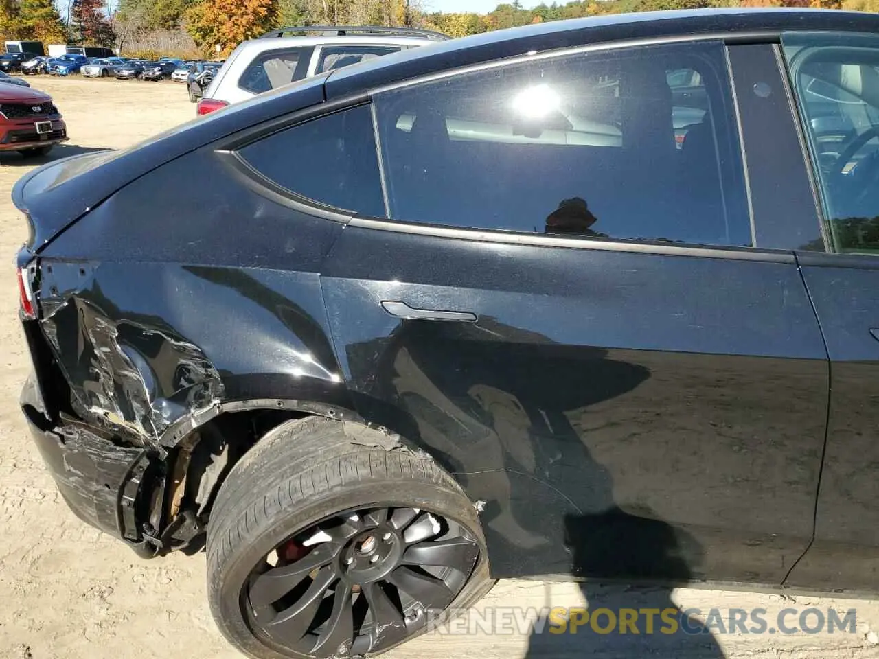 11 Photograph of a damaged car 7SAYGDEF0NF572135 TESLA MODEL Y 2022