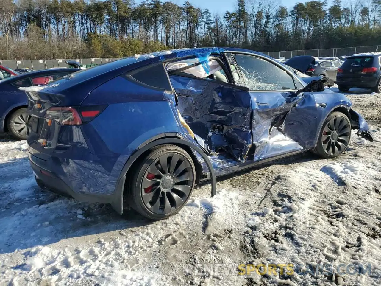 3 Photograph of a damaged car 7SAYGDEF1NF378634 TESLA MODEL Y 2022
