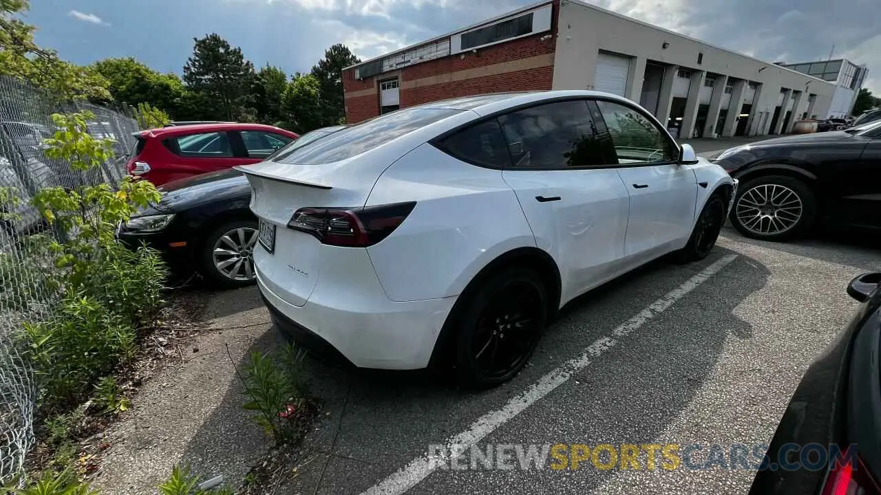 4 Photograph of a damaged car 7SAYGDEF1NF436290 TESLA MODEL Y 2022