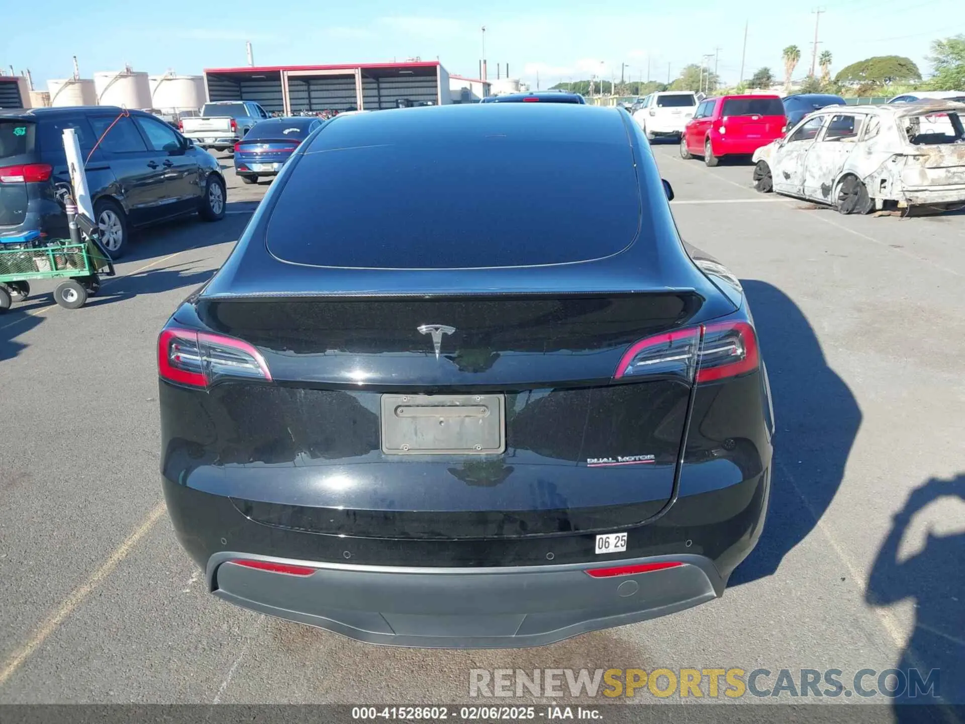 15 Photograph of a damaged car 7SAYGDEF1NF453526 TESLA MODEL Y 2022