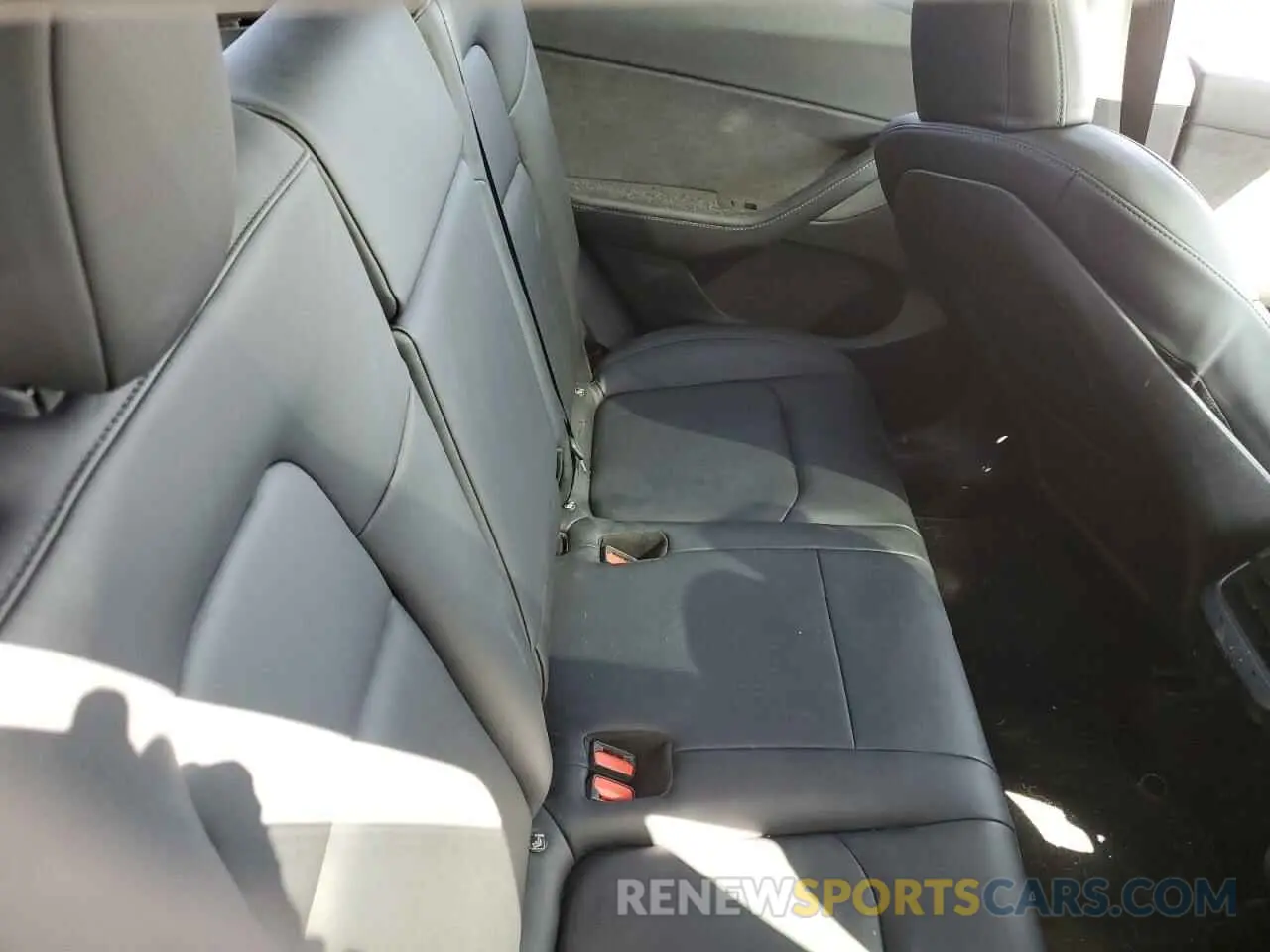 10 Photograph of a damaged car 7SAYGDEF1NF466938 TESLA MODEL Y 2022