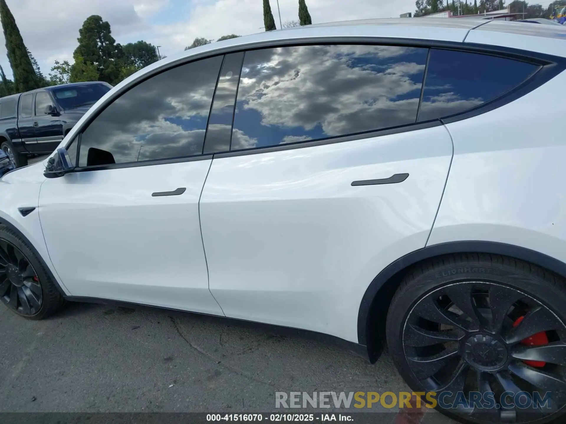 13 Фотография поврежденного автомобиля 7SAYGDEF1NF559572 TESLA MODEL Y 2022