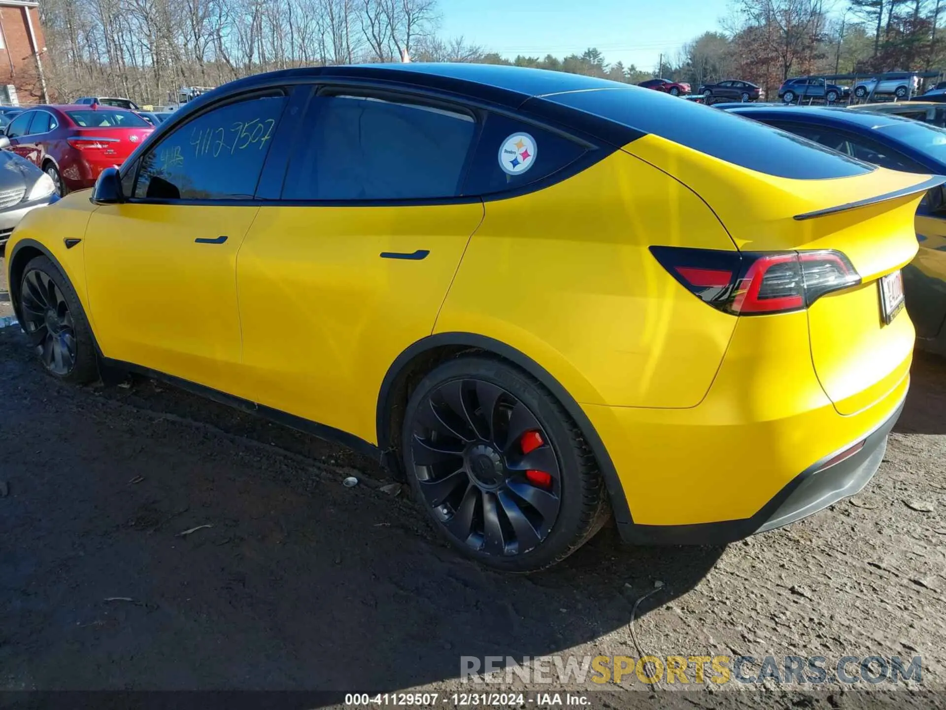 3 Photograph of a damaged car 7SAYGDEF2NF310276 TESLA MODEL Y 2022