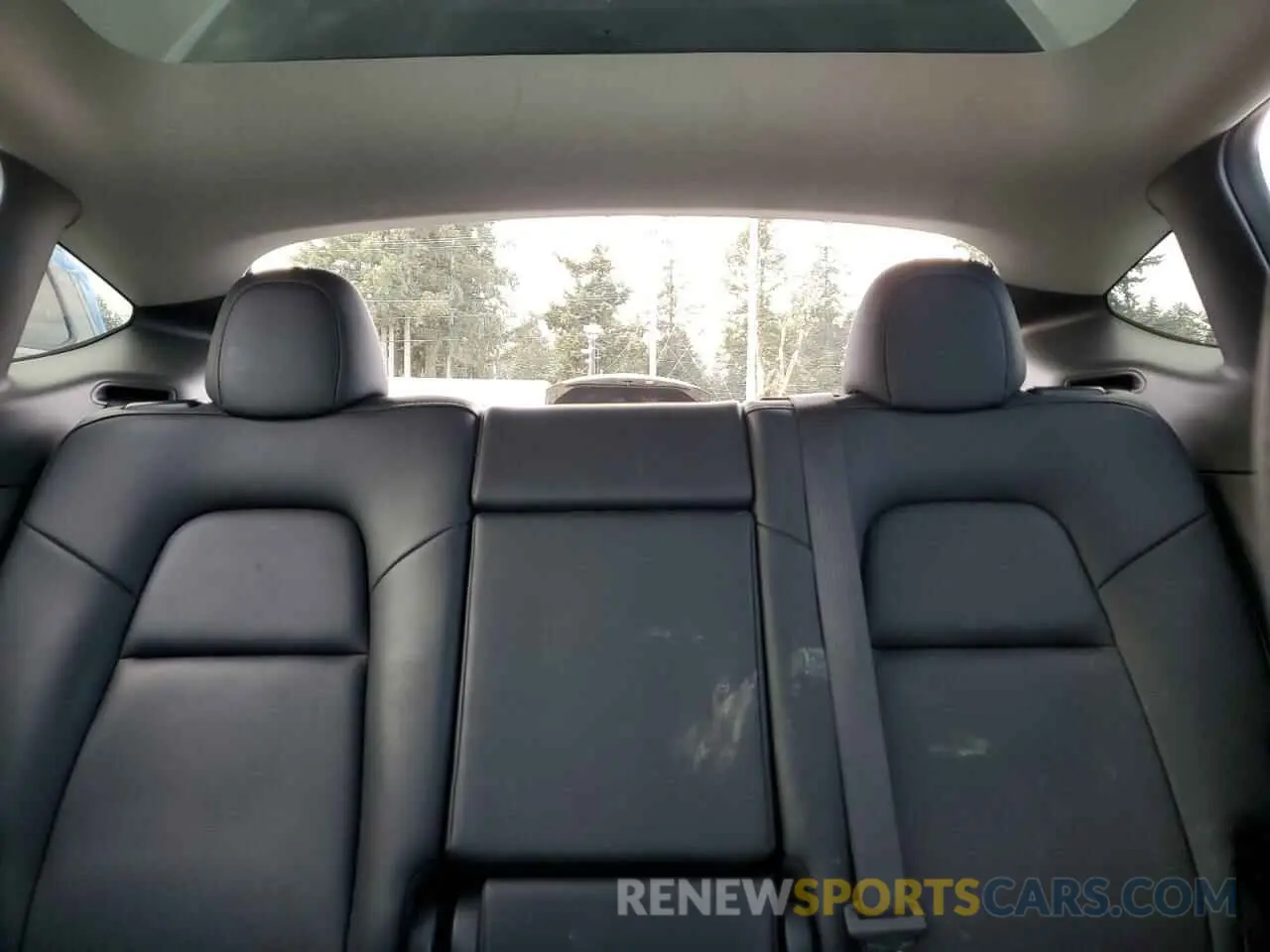 10 Photograph of a damaged car 7SAYGDEF2NF325084 TESLA MODEL Y 2022