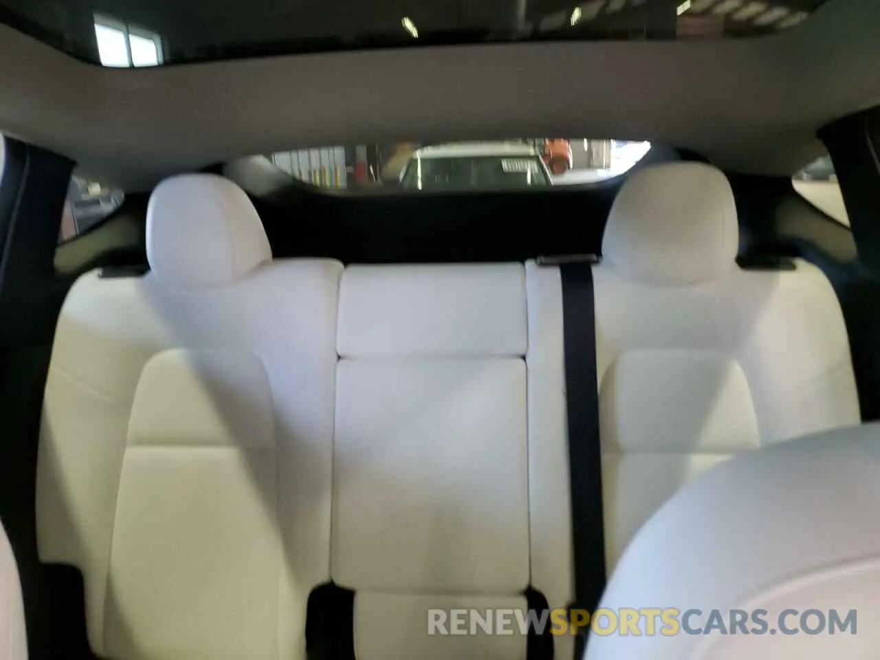 10 Photograph of a damaged car 7SAYGDEF2NF341379 TESLA MODEL Y 2022
