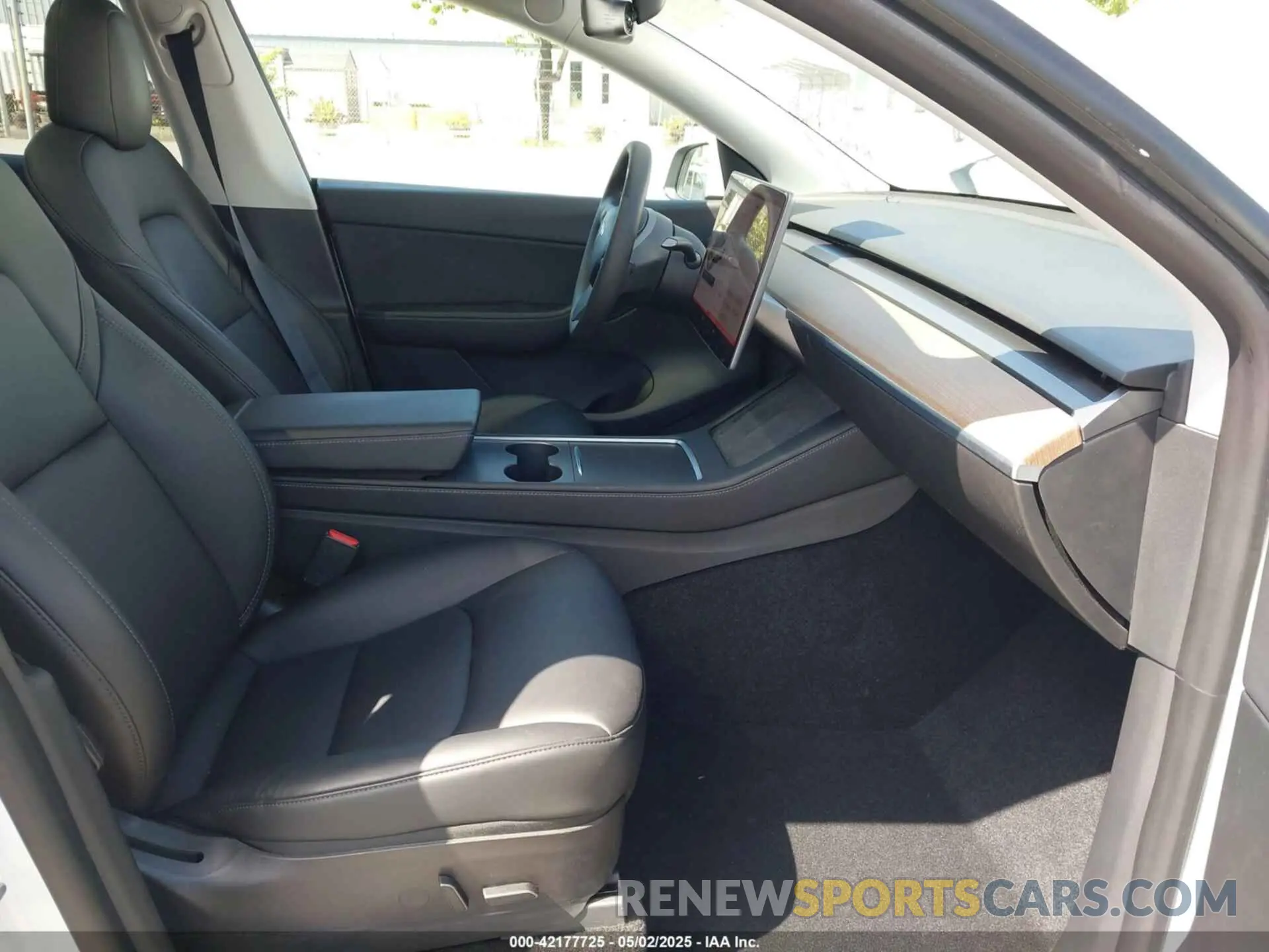 5 Photograph of a damaged car 7SAYGDEF2NF347456 TESLA MODEL Y 2022