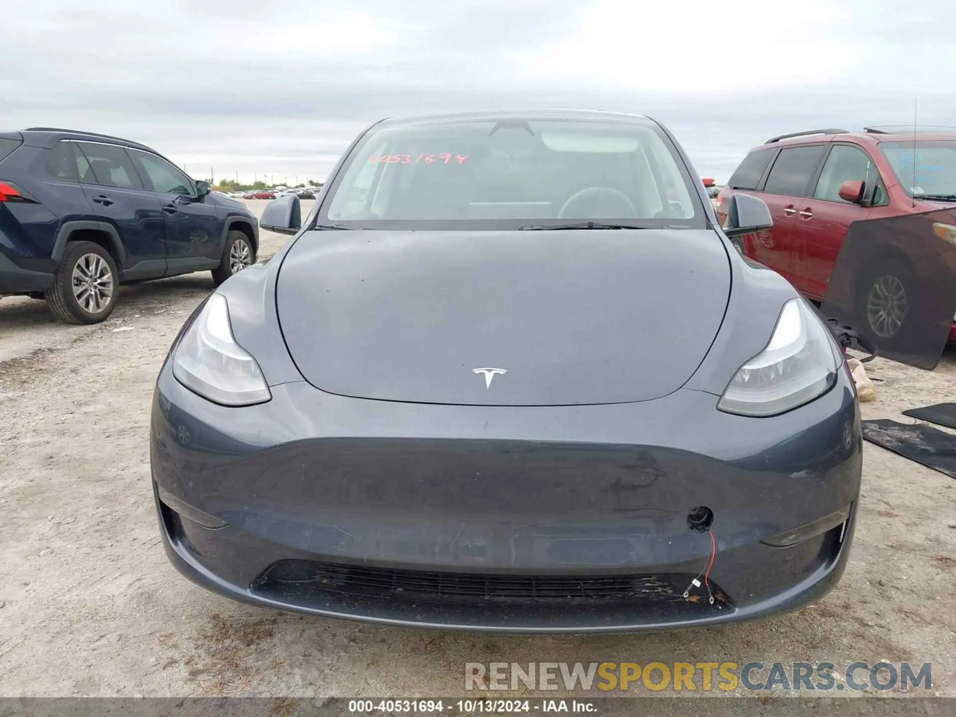 11 Photograph of a damaged car 7SAYGDEF2NF372521 TESLA MODEL Y 2022