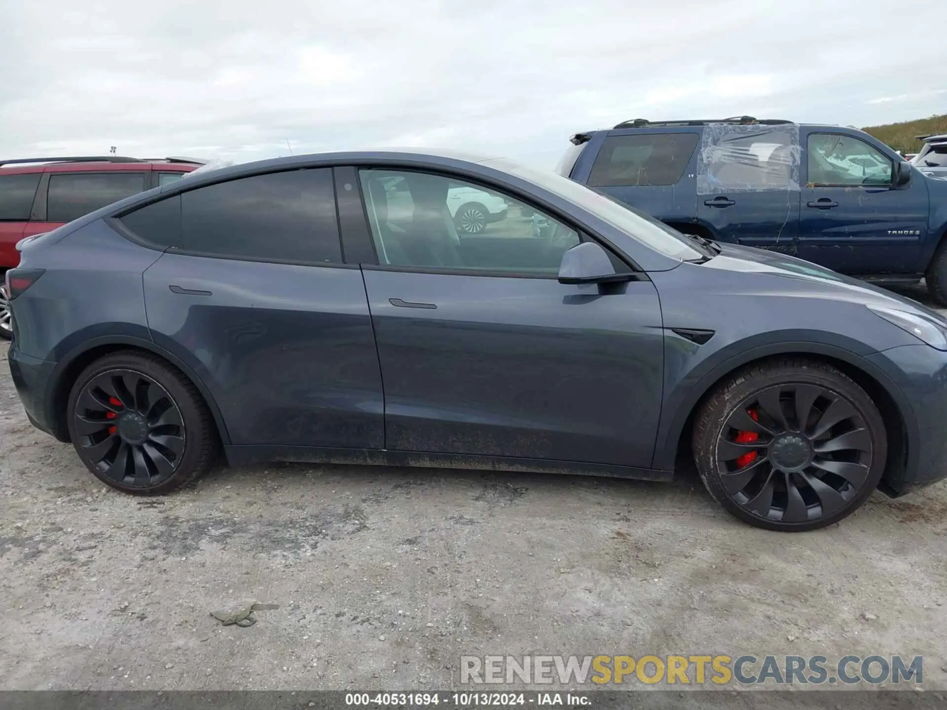 12 Photograph of a damaged car 7SAYGDEF2NF372521 TESLA MODEL Y 2022