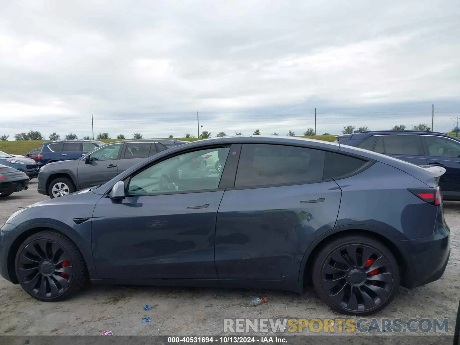 13 Photograph of a damaged car 7SAYGDEF2NF372521 TESLA MODEL Y 2022