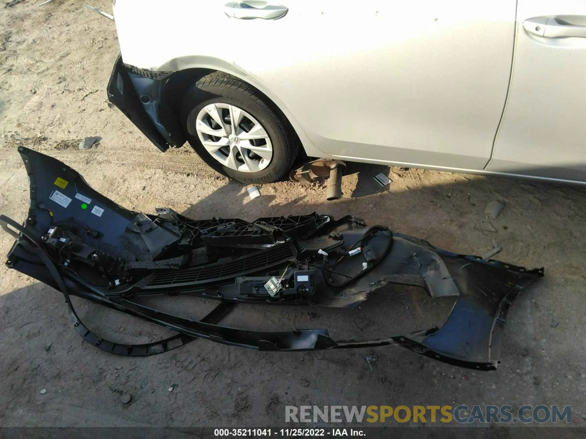 11 Photograph of a damaged car 7SAYGDEF2NF379226 TESLA MODEL Y 2022