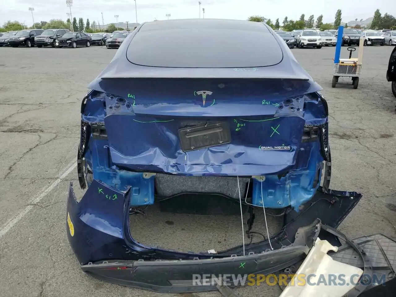 6 Photograph of a damaged car 7SAYGDEF2NF411401 TESLA MODEL Y 2022