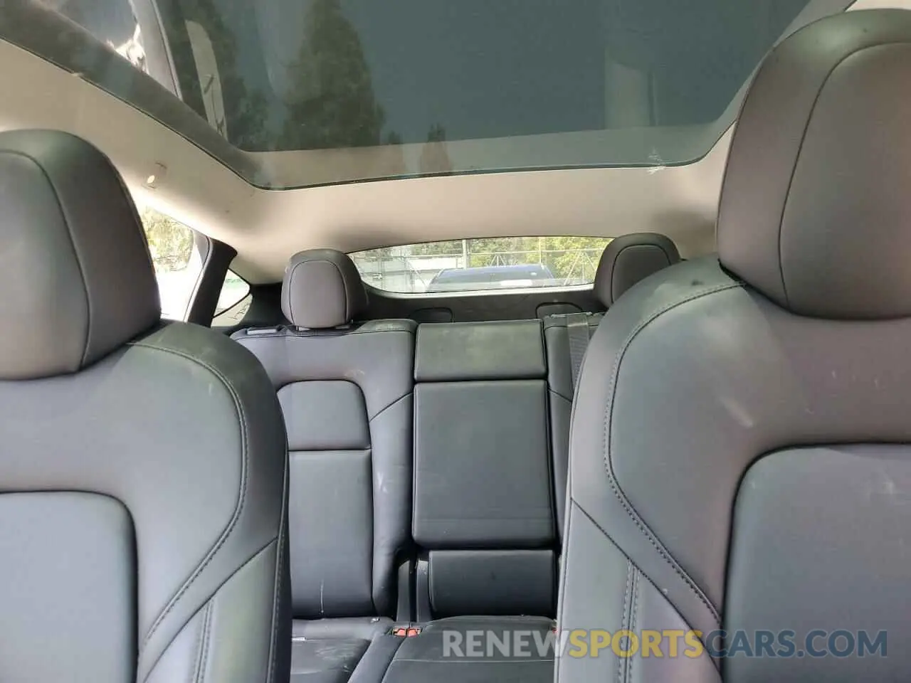 10 Photograph of a damaged car 7SAYGDEF2NF443037 TESLA MODEL Y 2022