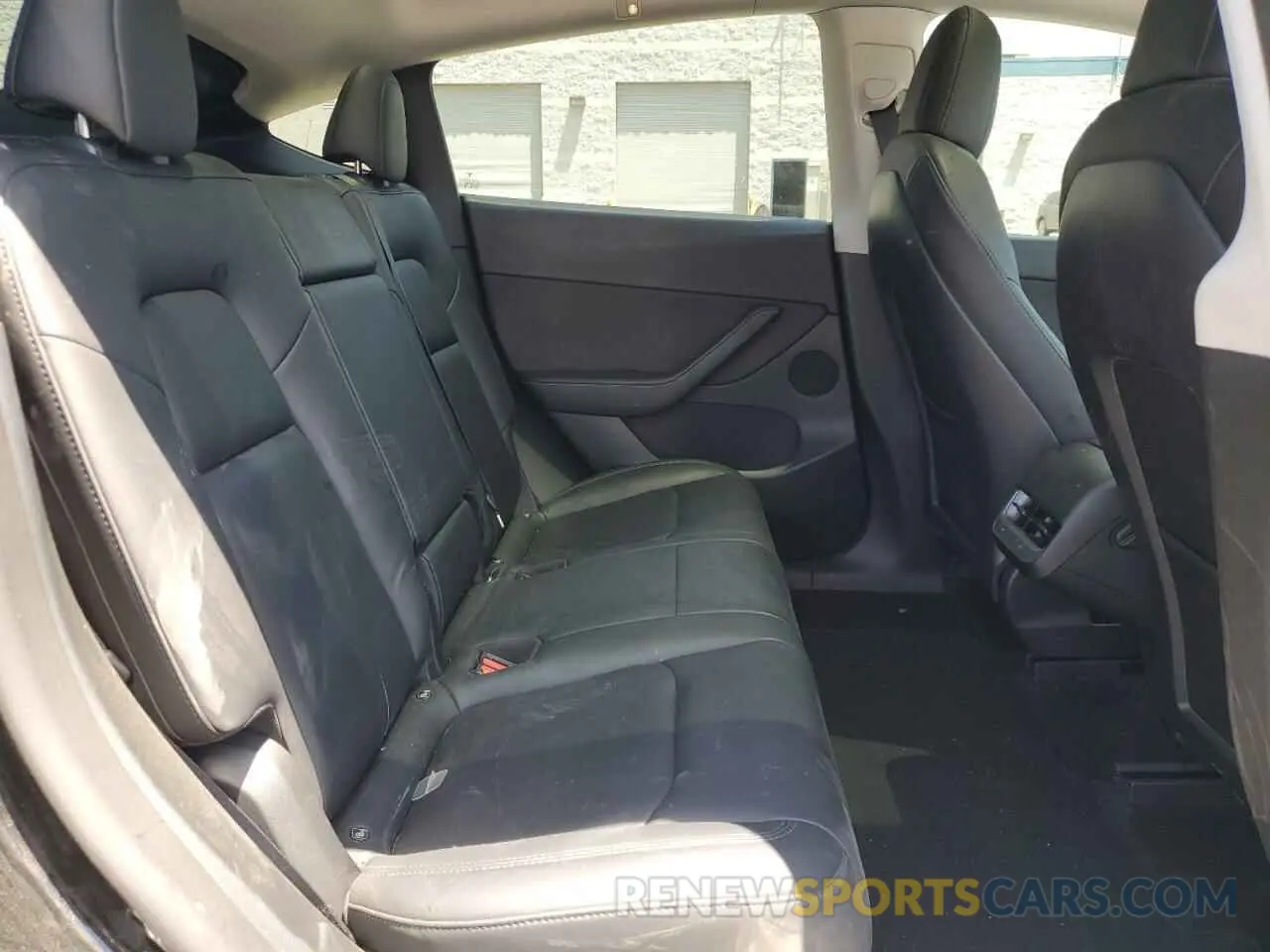 11 Photograph of a damaged car 7SAYGDEF2NF443037 TESLA MODEL Y 2022