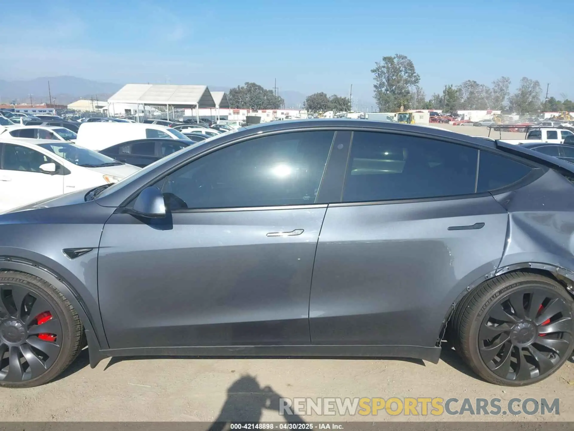 13 Photograph of a damaged car 7SAYGDEF2NF543493 TESLA MODEL Y 2022