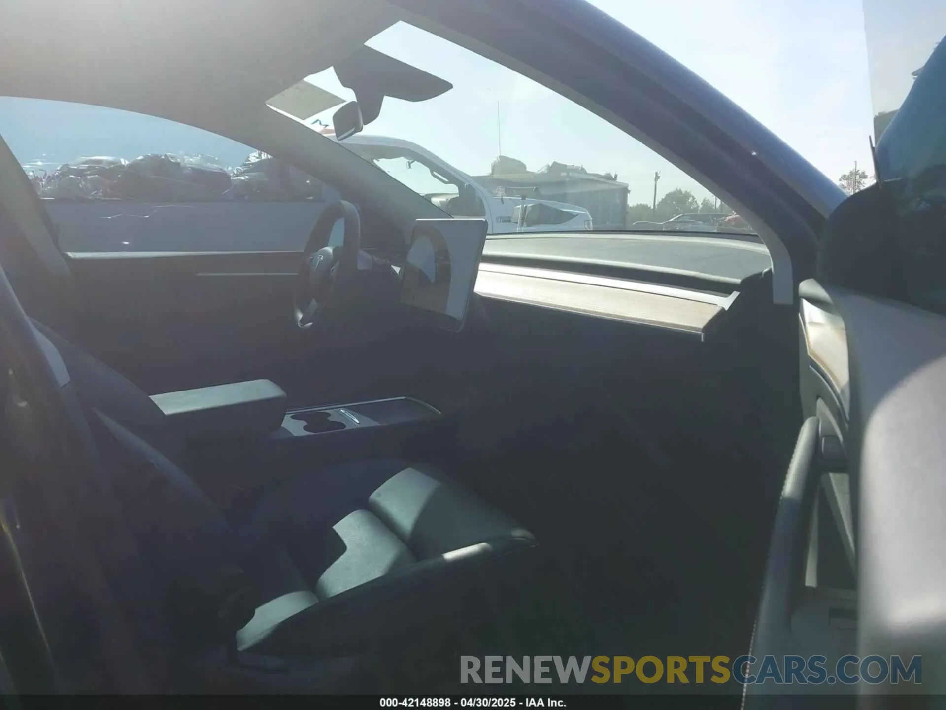 5 Photograph of a damaged car 7SAYGDEF2NF543493 TESLA MODEL Y 2022