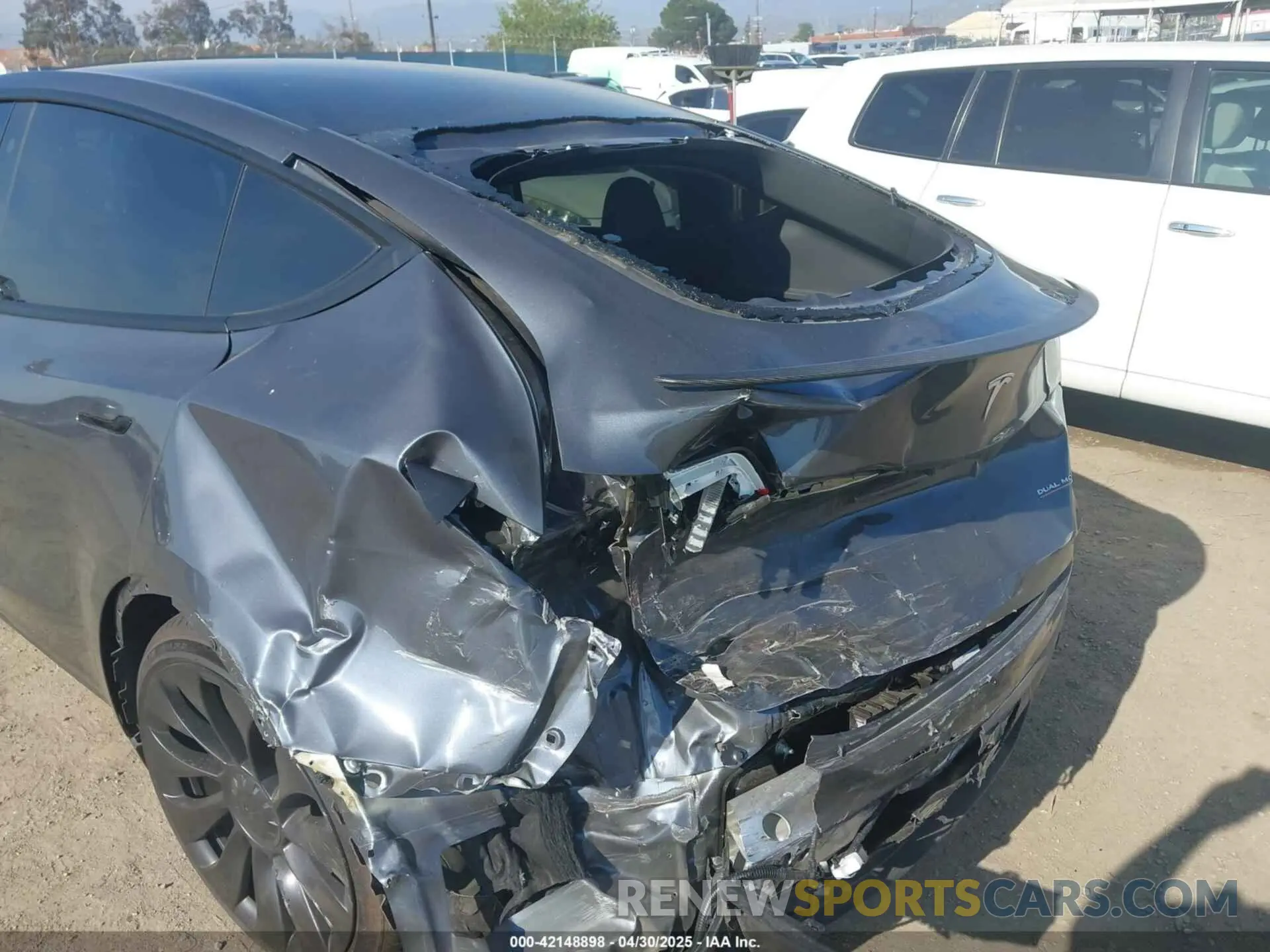 6 Photograph of a damaged car 7SAYGDEF2NF543493 TESLA MODEL Y 2022
