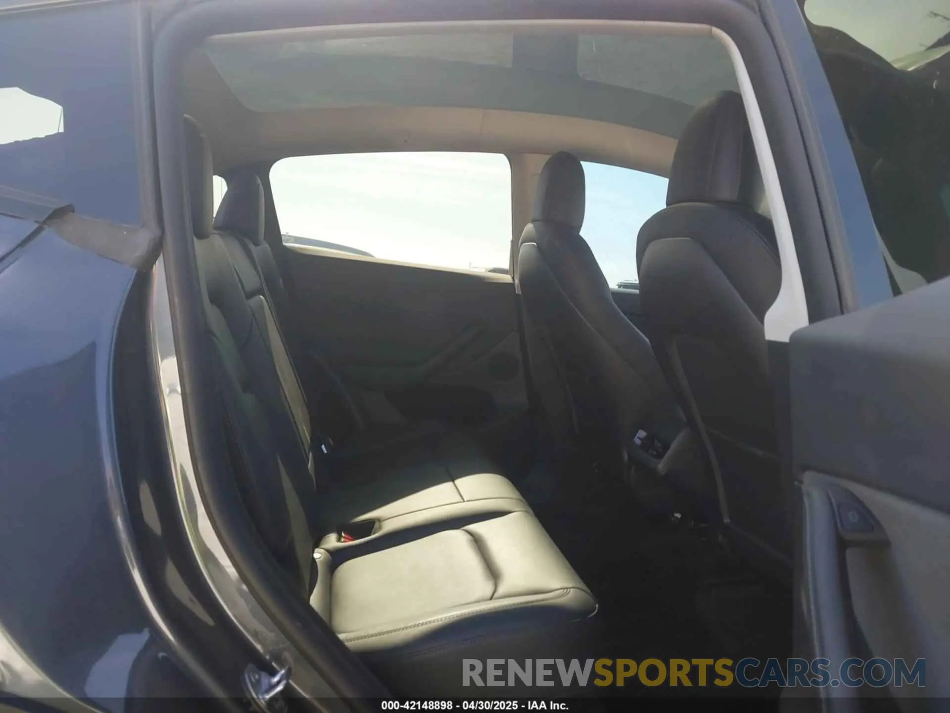 8 Photograph of a damaged car 7SAYGDEF2NF543493 TESLA MODEL Y 2022
