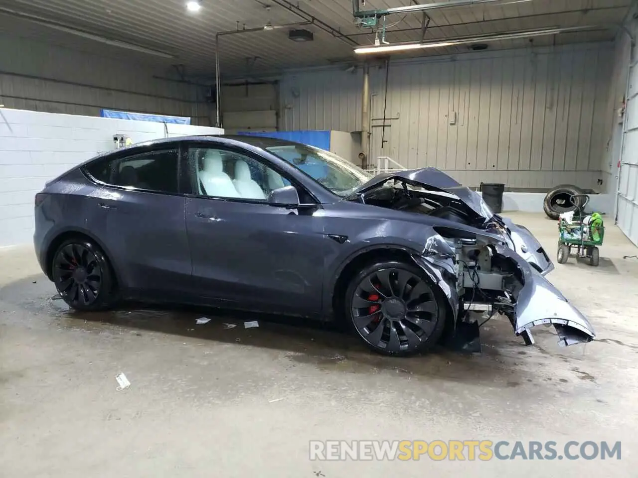 4 Photograph of a damaged car 7SAYGDEF2NF545857 TESLA MODEL Y 2022