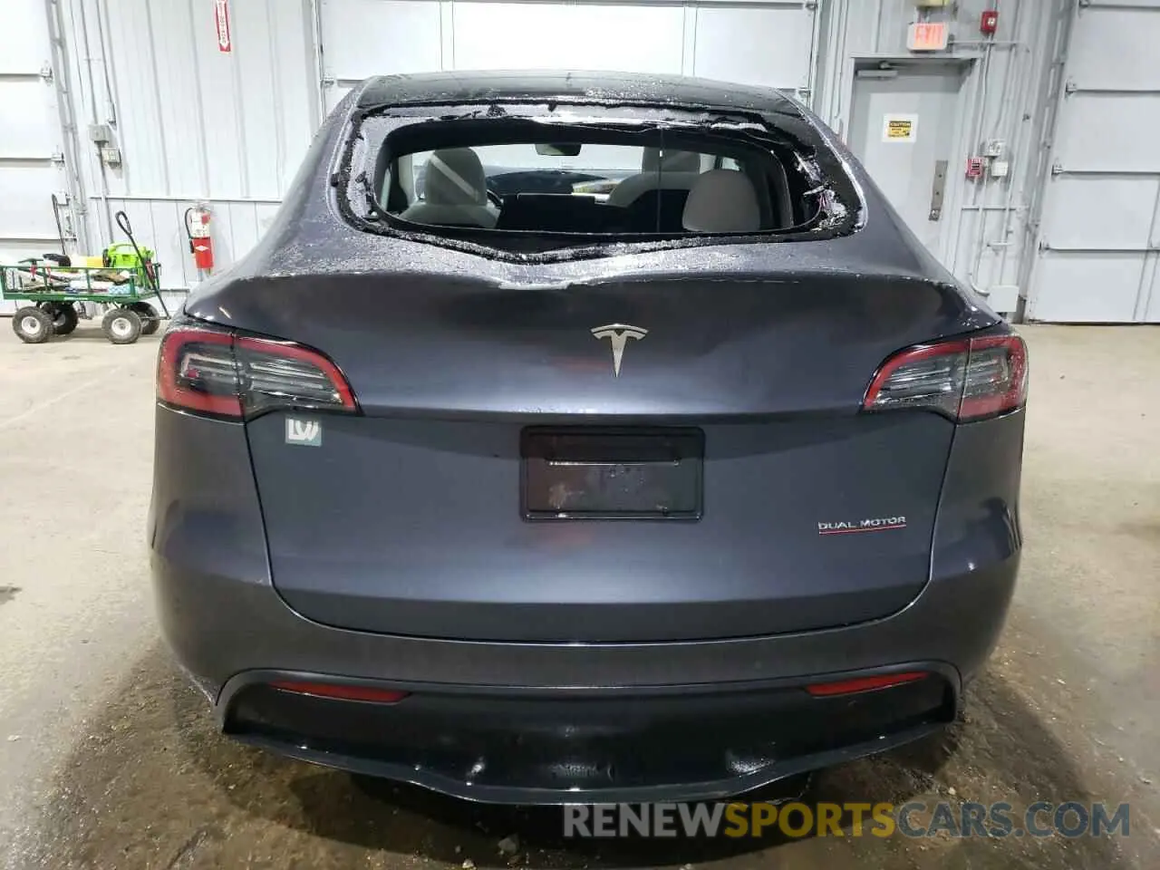 6 Photograph of a damaged car 7SAYGDEF2NF545857 TESLA MODEL Y 2022